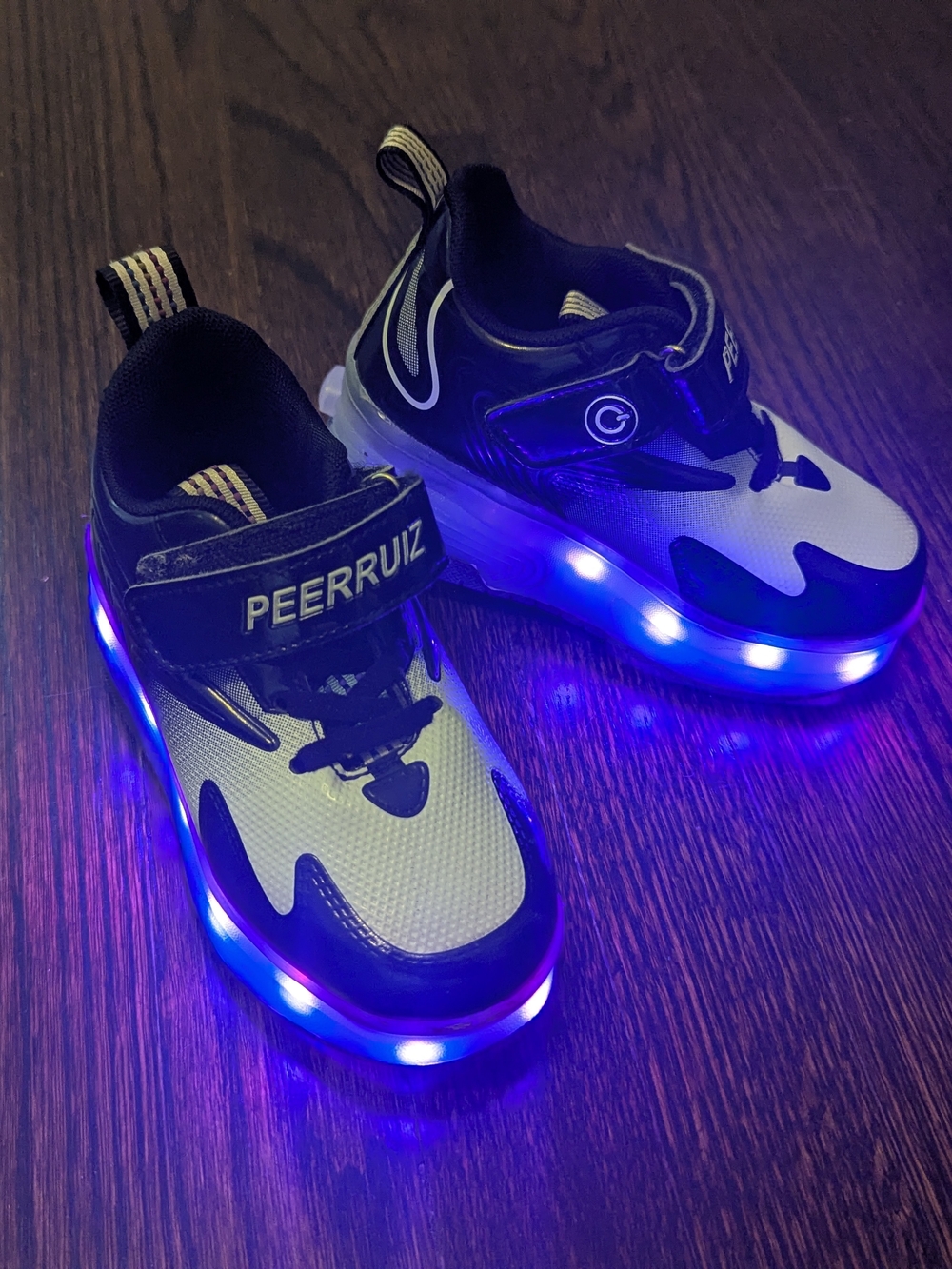 Jiandian LED Light Up Roller Shoes Kids Size 11